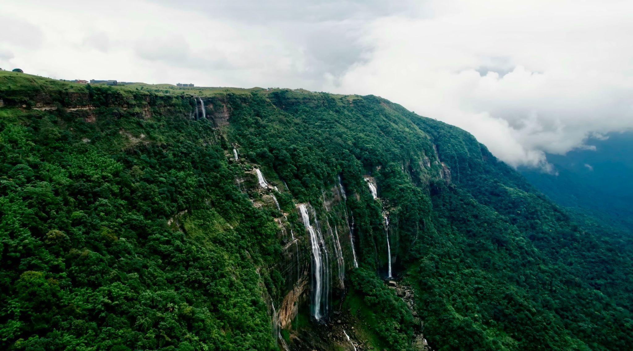 インド セブン・シスターズ滝